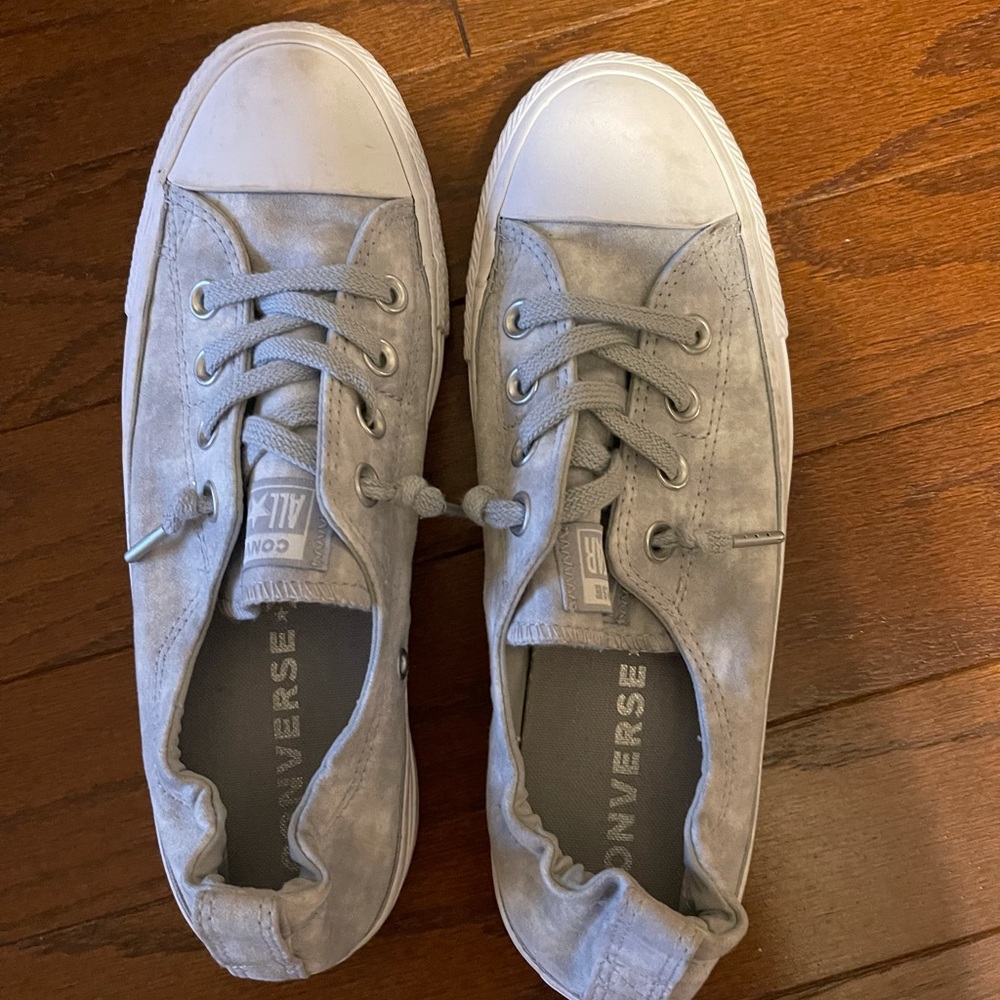Gray women’s converse size 8